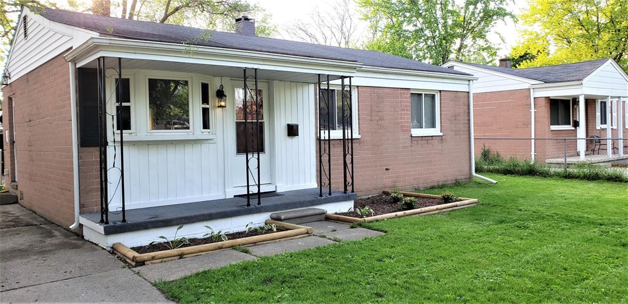640 Calder Street Property Photo 2