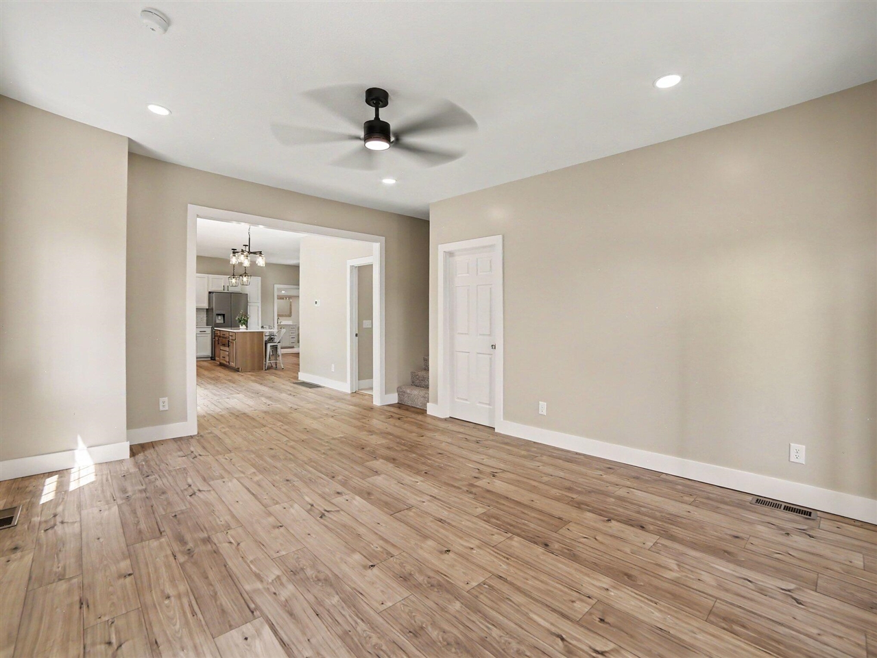 910 W Bradshaw Road Property Photo 10
