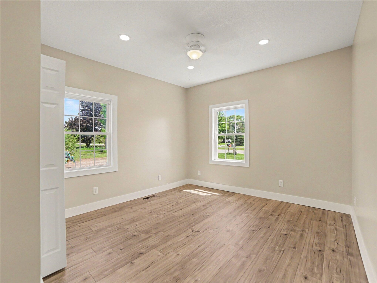 910 W Bradshaw Road Property Photo 16