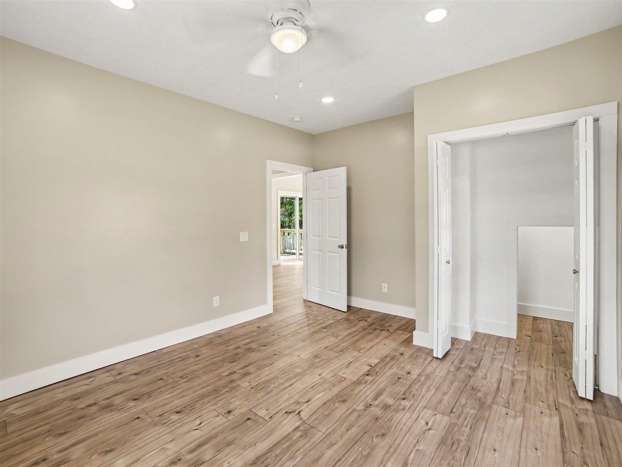 910 W Bradshaw Road Property Photo 17