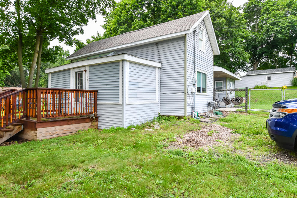 529 Clinton Street Property Photo 2