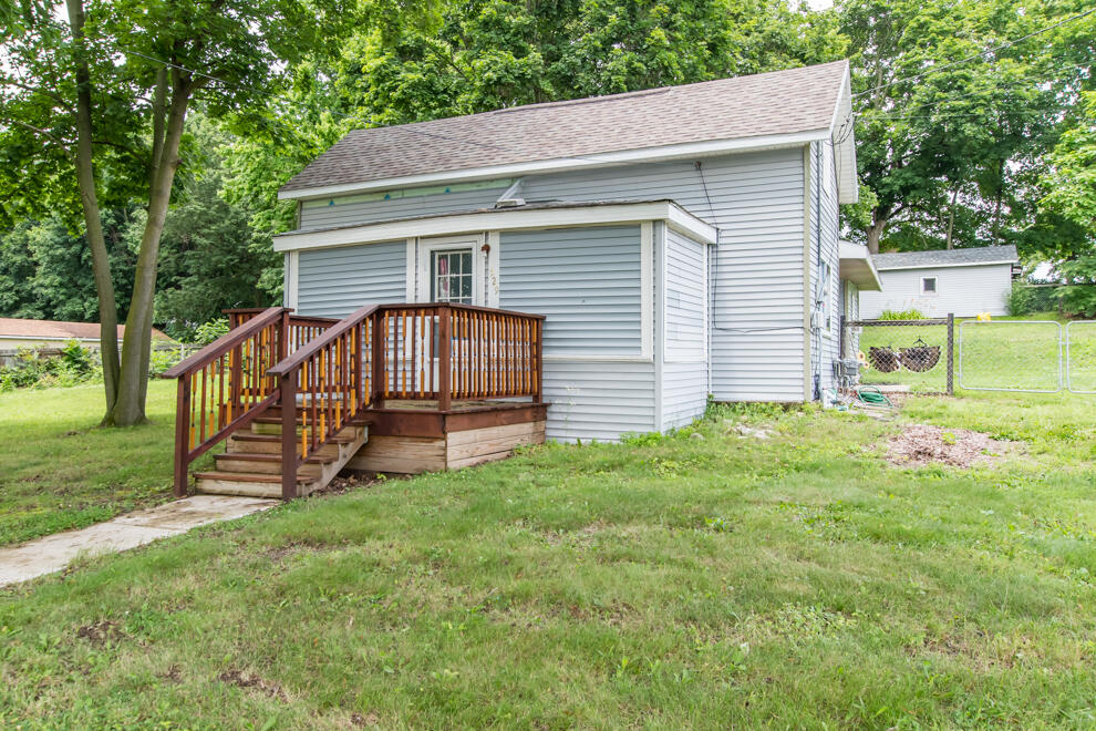 529 Clinton Street Property Photo 3