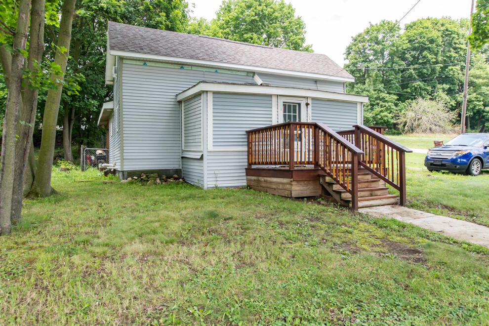 529 Clinton Street Property Photo 4