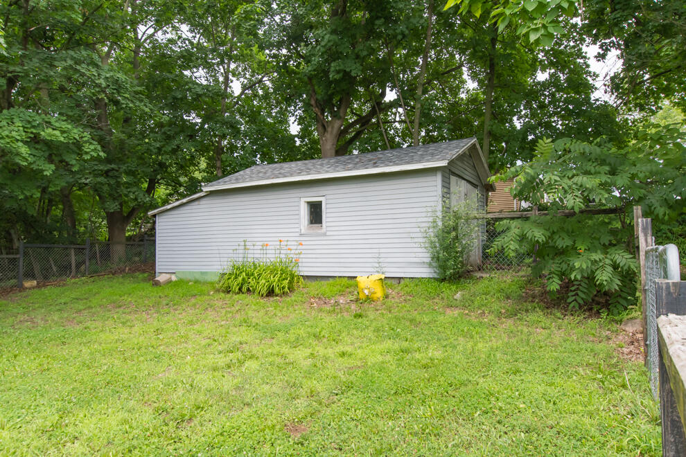 529 Clinton Street Property Photo 7
