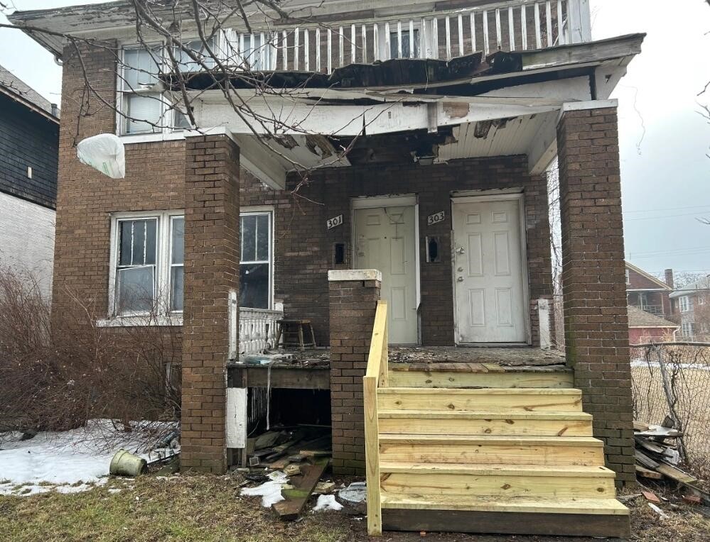 301 Elmhurst Street Property Photo 1