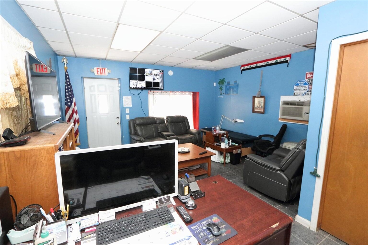 4201 Division Avenue Property Photo 9
