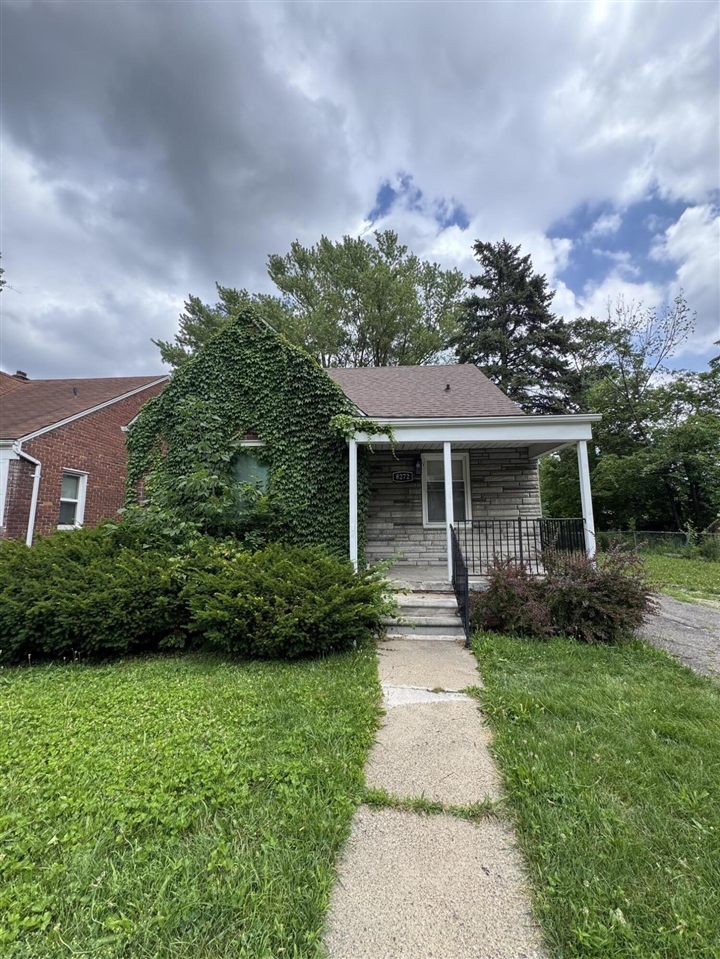 8272 Roselawn Street Property Photo 1