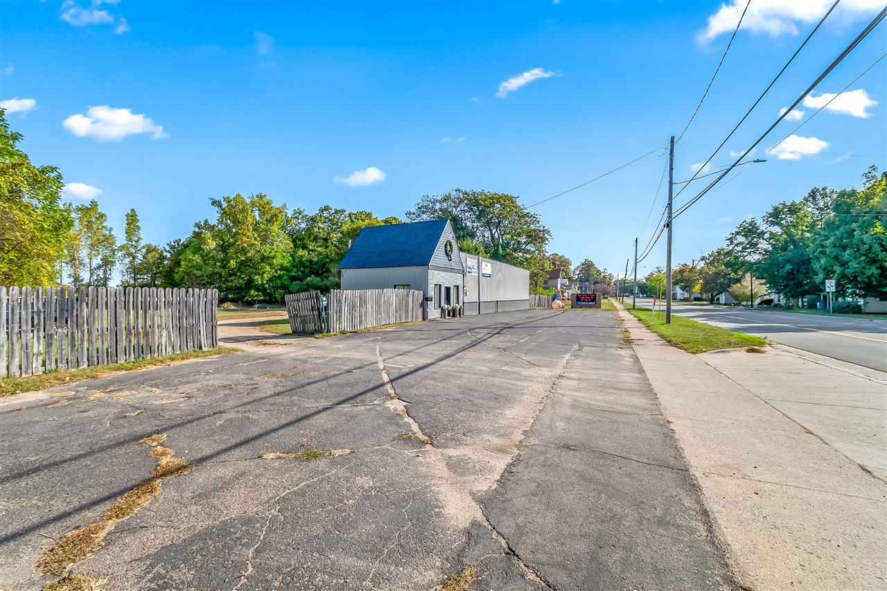 86 W Chicago Street Property Photo 15