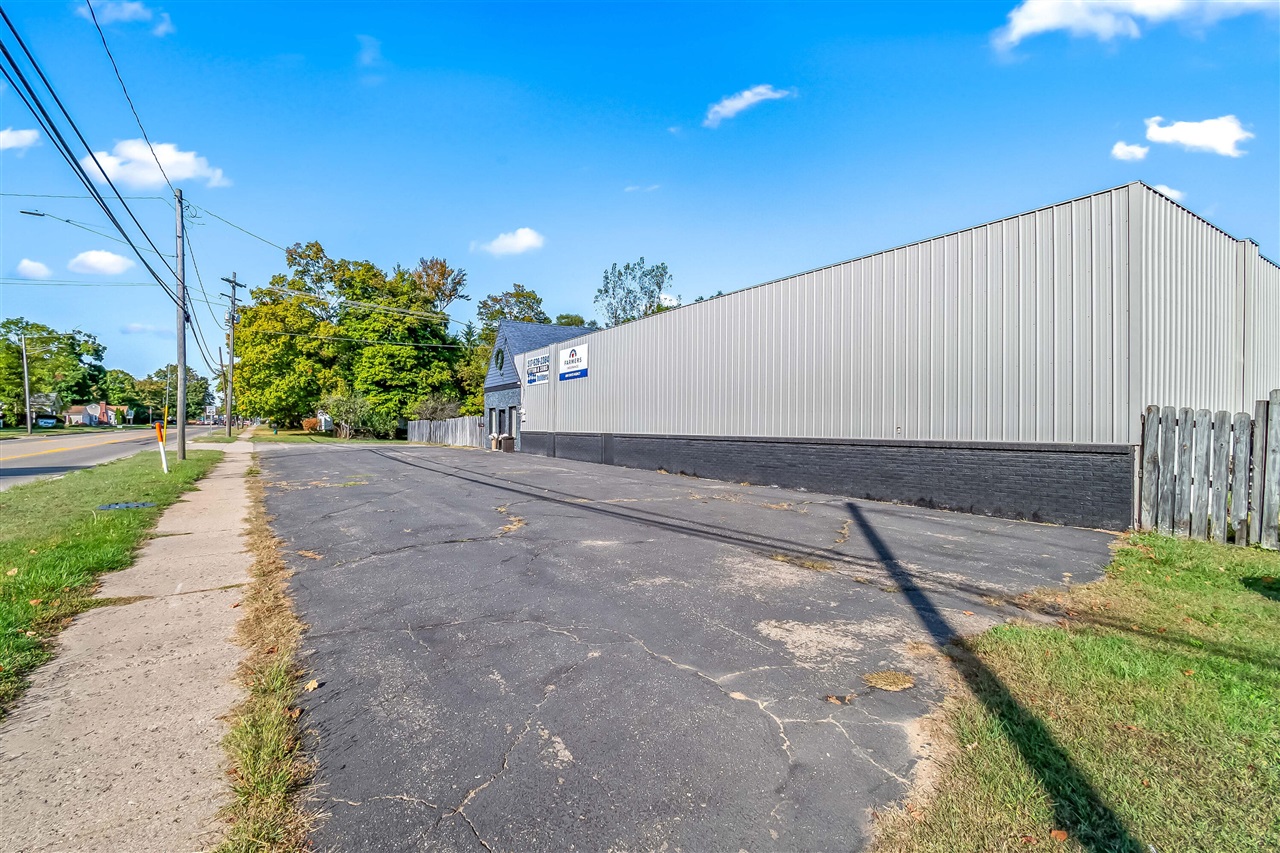 86 W Chicago Street Property Photo 16