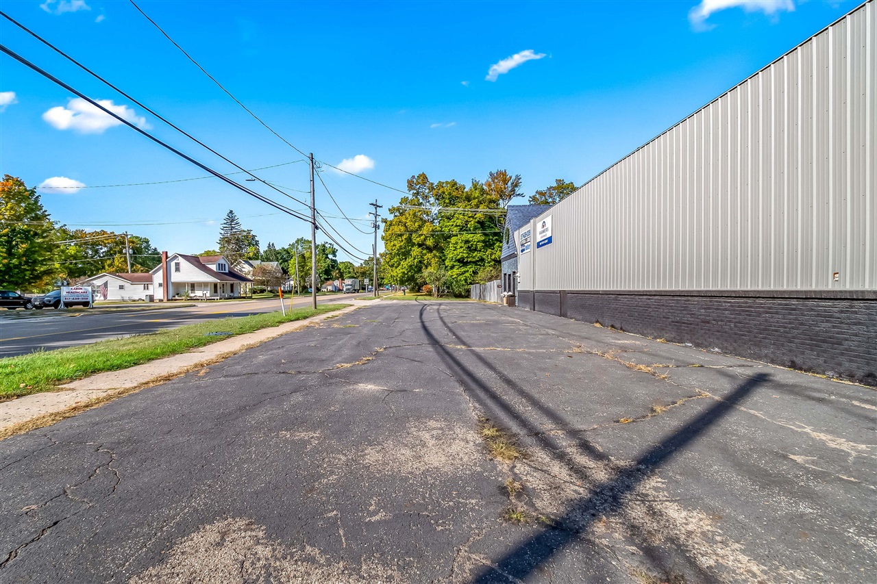 86 W Chicago Street Property Photo 18