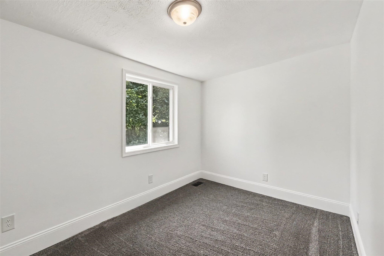 211 King Street Property Photo 15