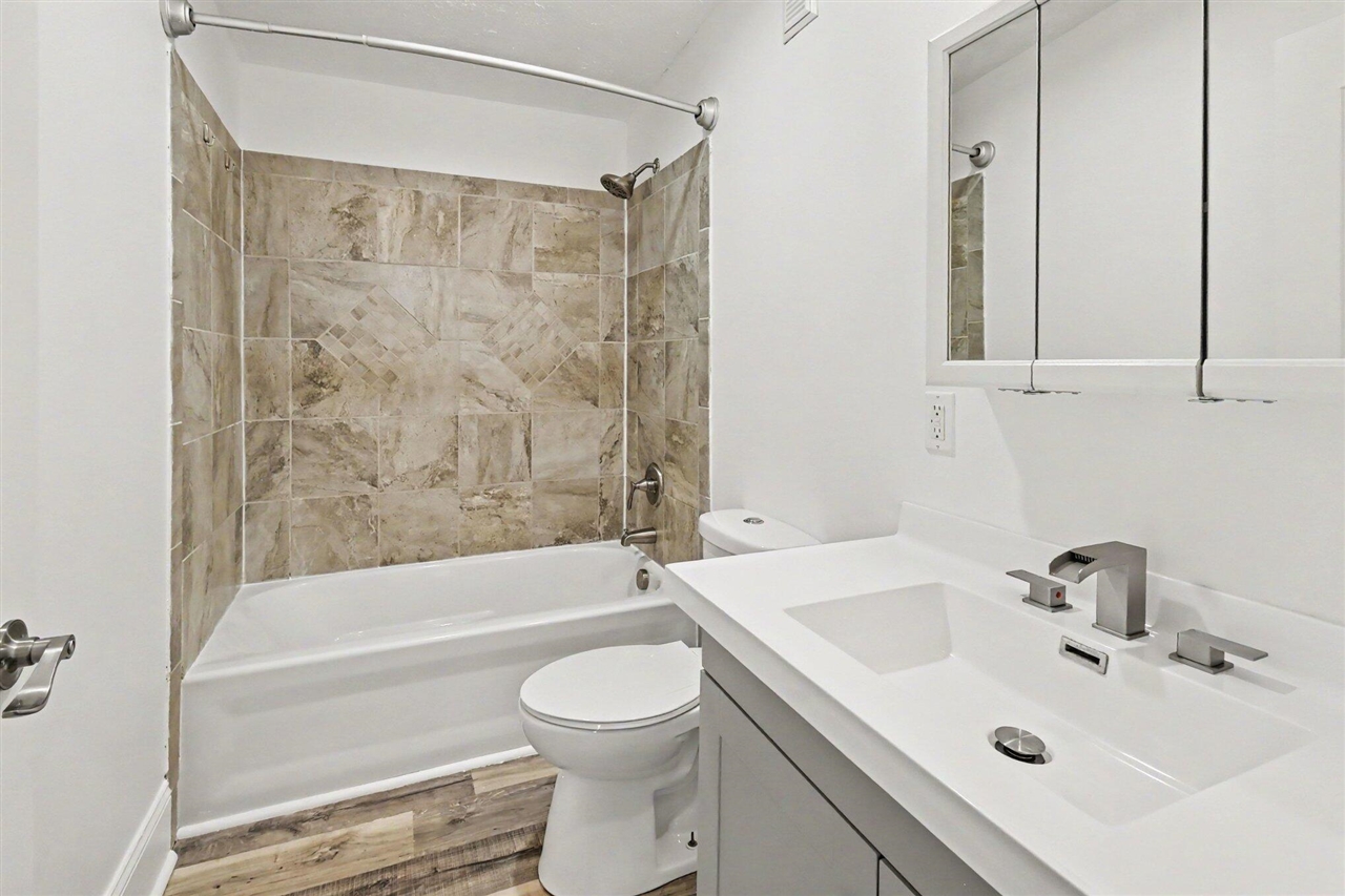 211 King Street Property Photo 20