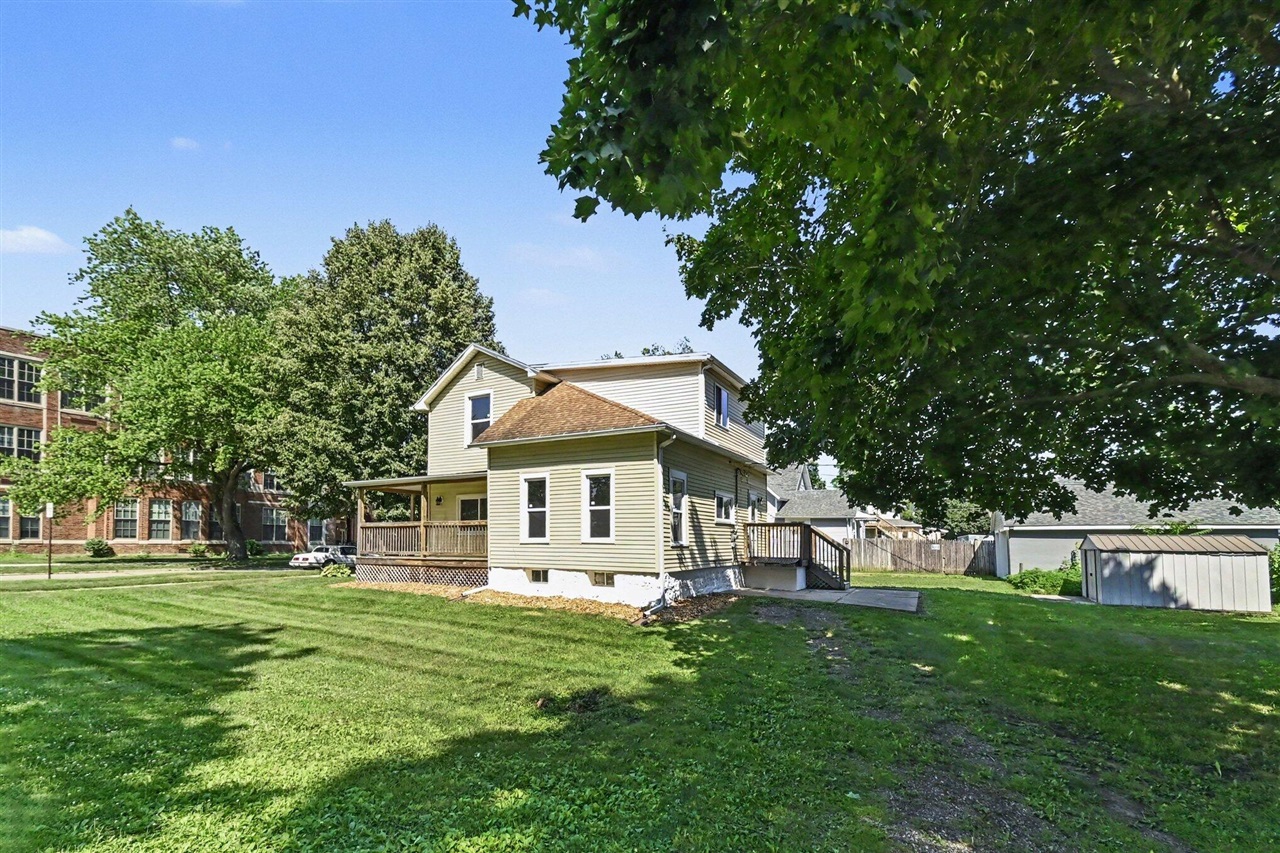 211 King Street Property Photo 25