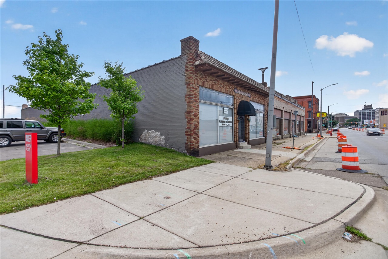 711 E Michigan Avenue Property Photo 3