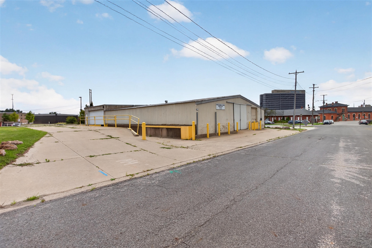 711 E Michigan Avenue Property Photo 14