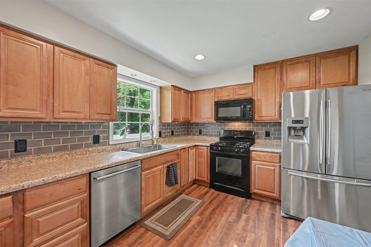 25581 Pleasant Drive Property Photo 4
