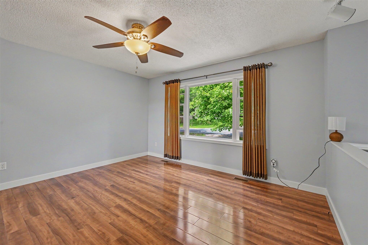 25581 Pleasant Drive Property Photo 6