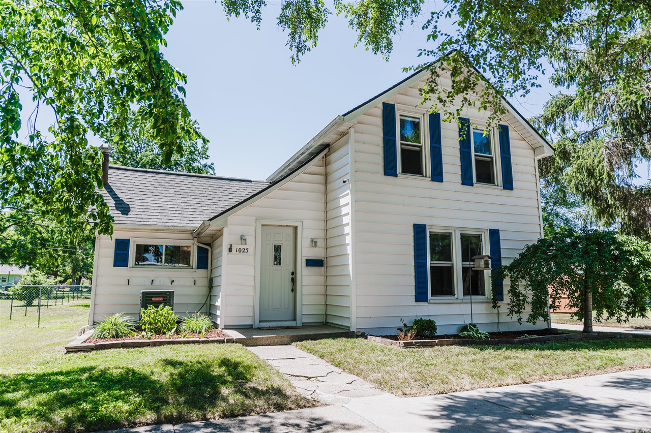 1025 Marion Avenue Property Photo 3
