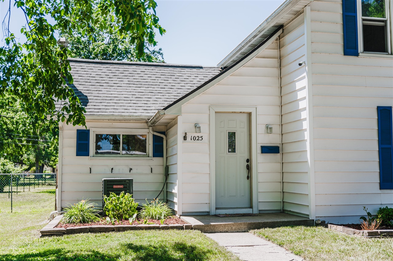 1025 Marion Avenue Property Photo 4