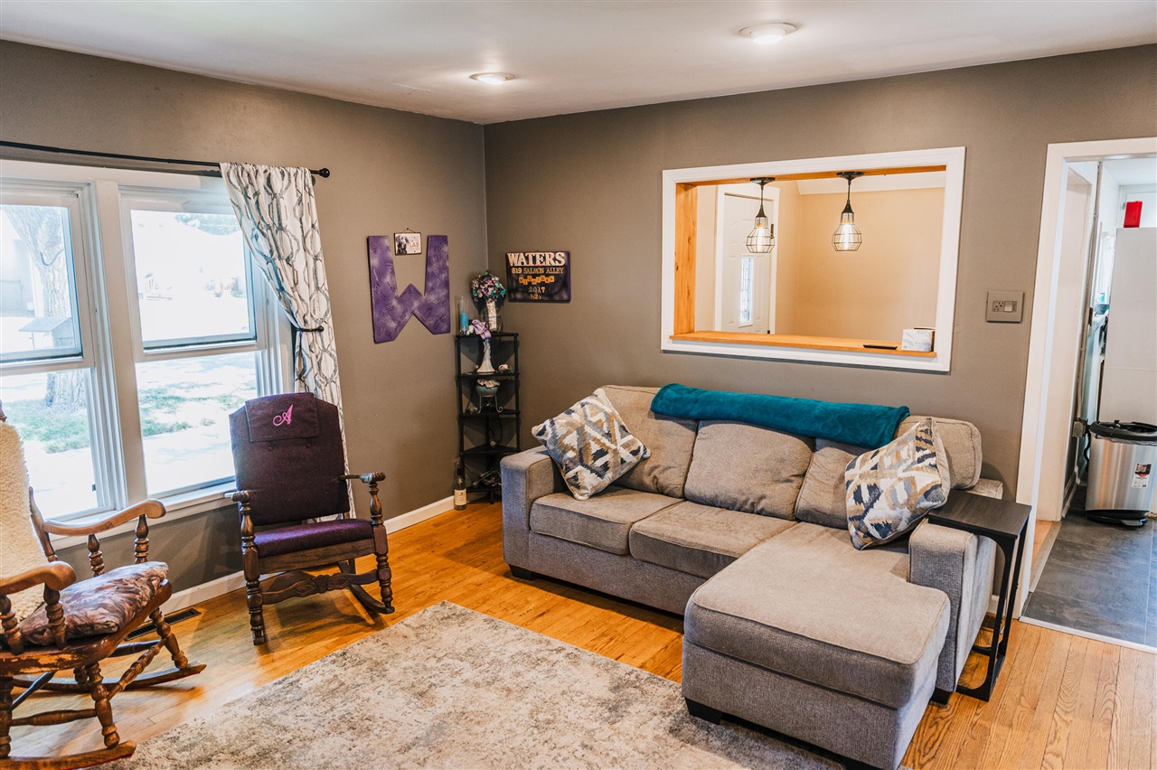 1025 Marion Avenue Property Photo 8
