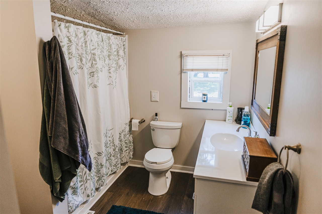 1025 Marion Avenue Property Photo 9