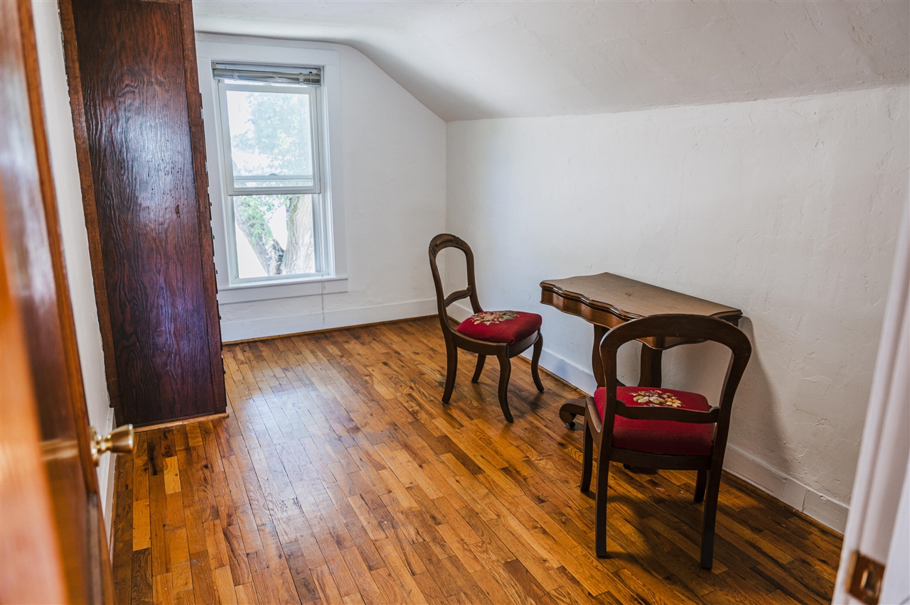 1025 Marion Avenue Property Photo 13