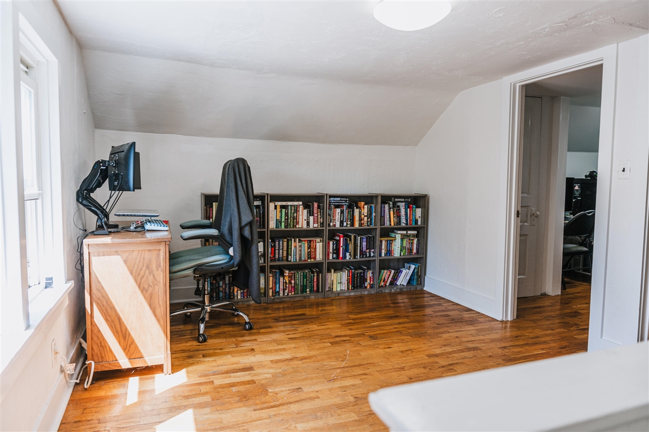 1025 Marion Avenue Property Photo 17