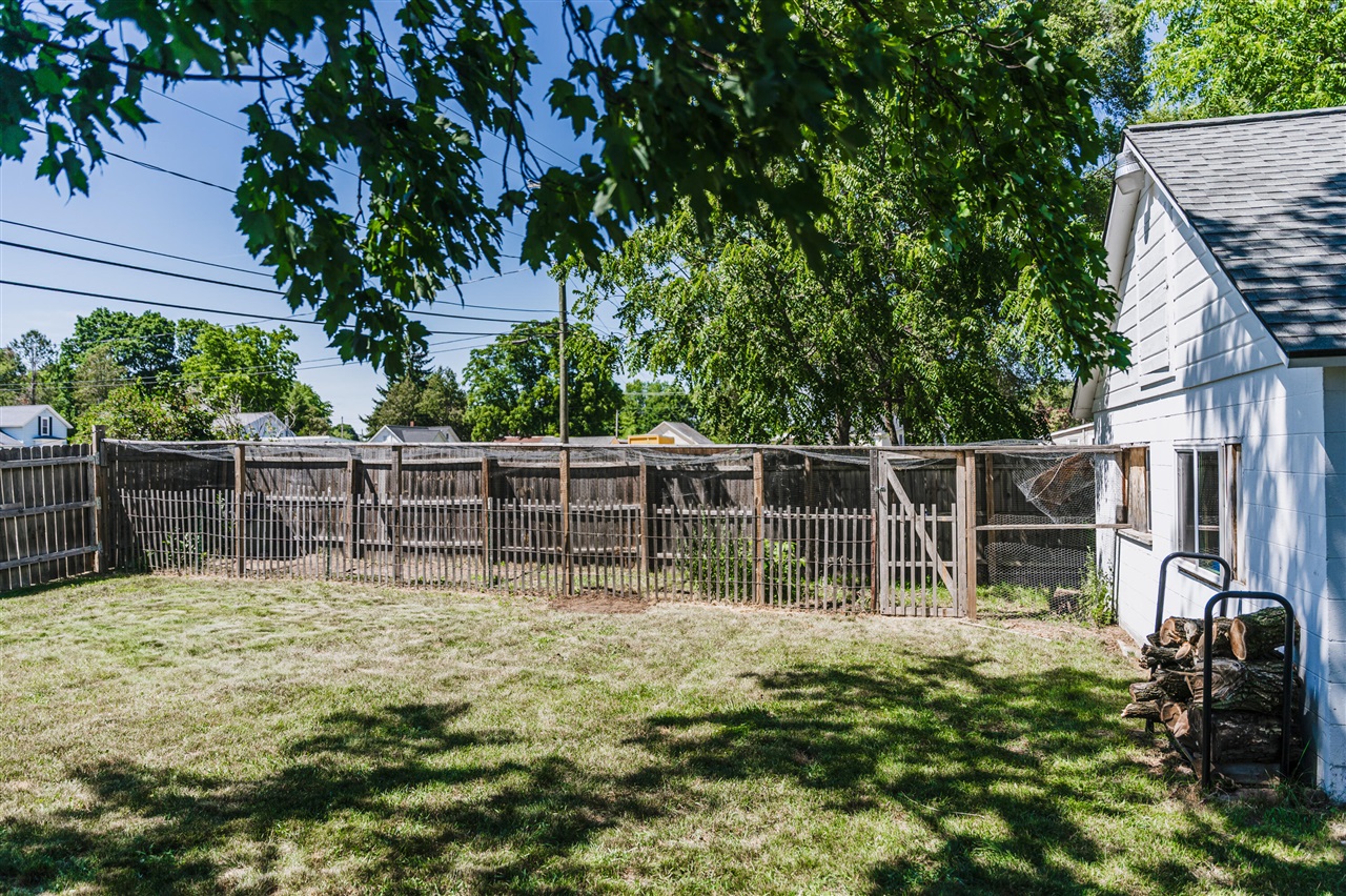 1025 Marion Avenue Property Photo 20