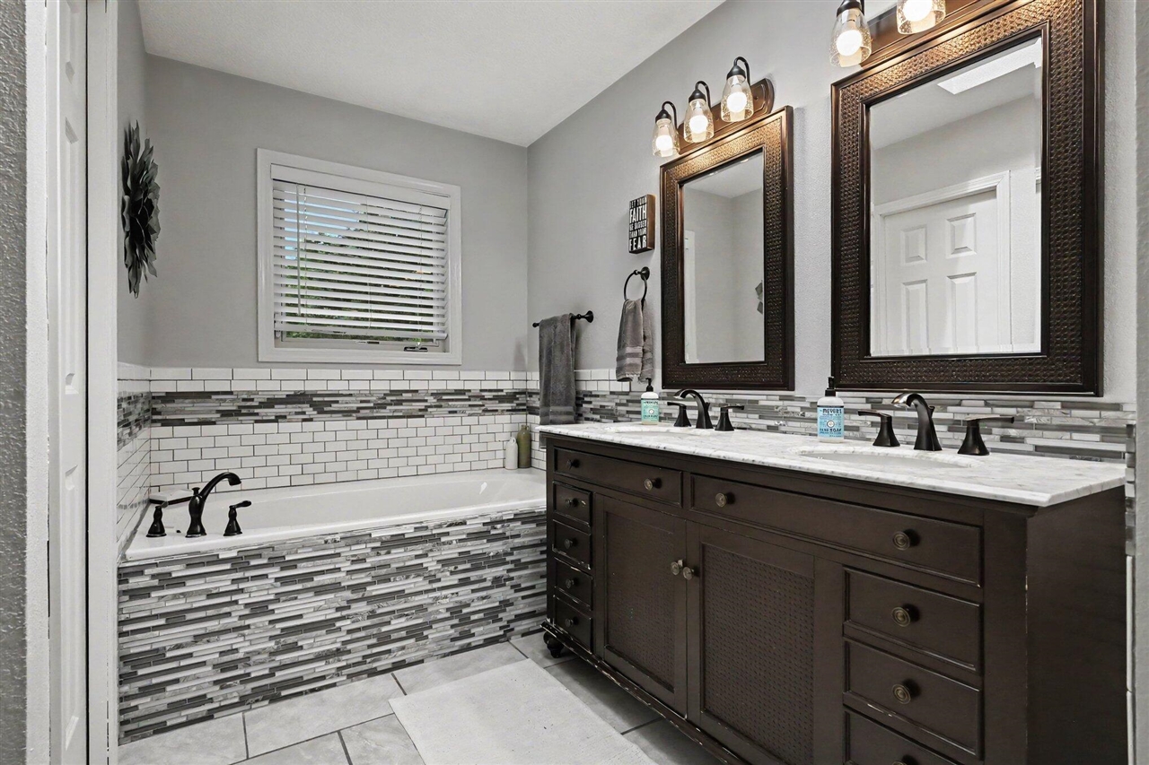 12265 Riverside Drive Property Photo 11