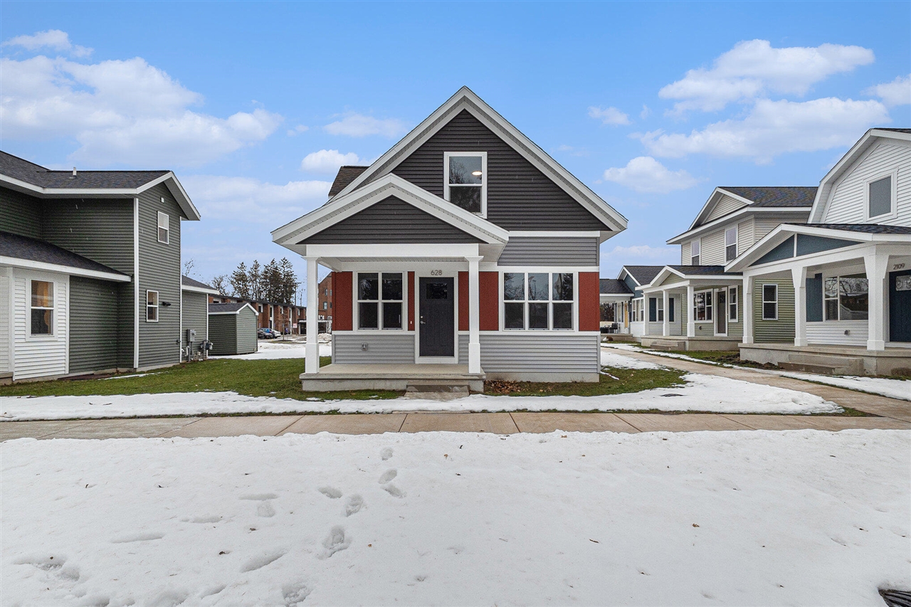 2053 Linden Avenue Property Photo 1