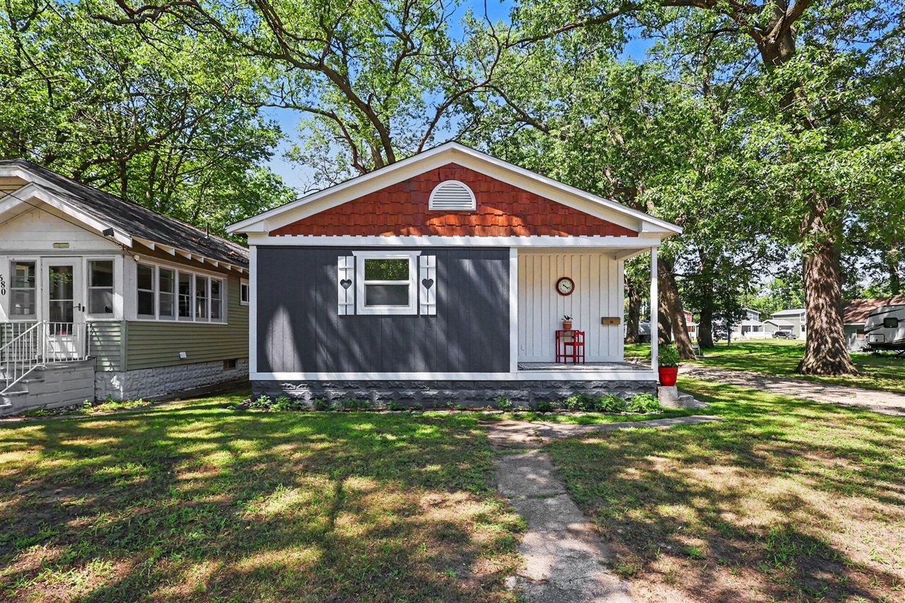 686 Marquette Avenue Property Photo 1