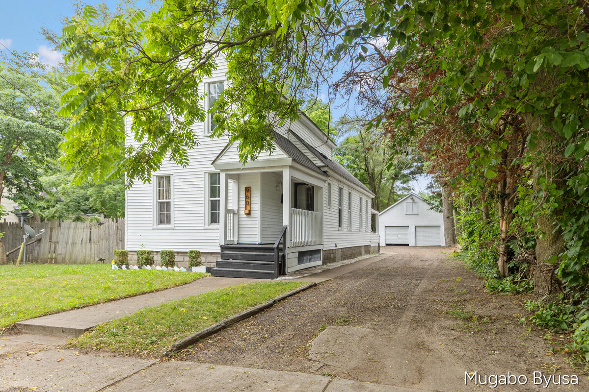 960 Temple Street Property Photo 1