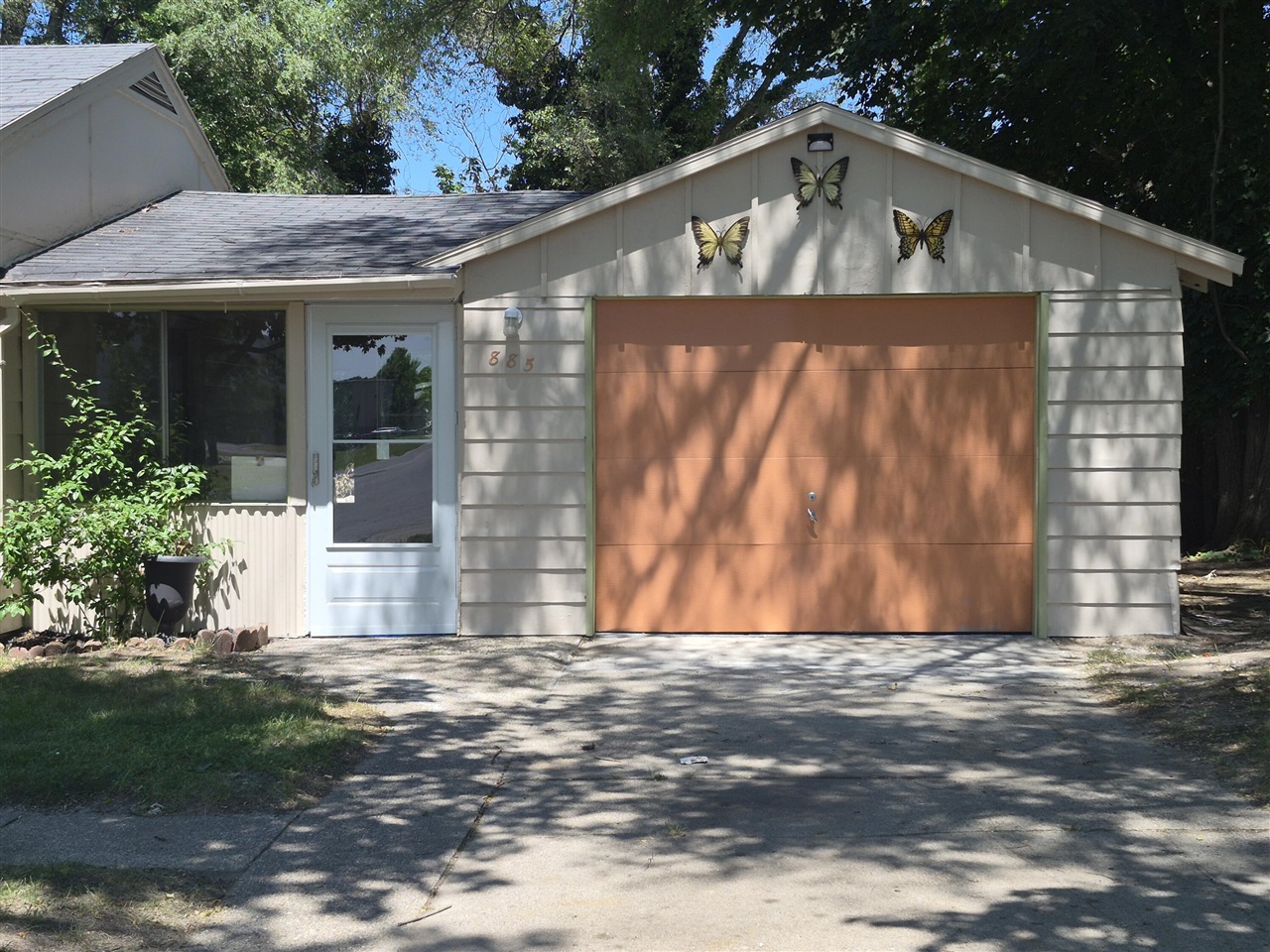 885 Barnum Street Property Photo 1