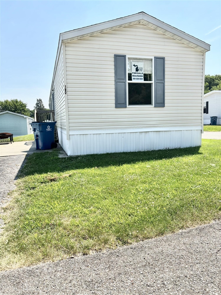 7604 Red Arrow Highway Property Photo 1