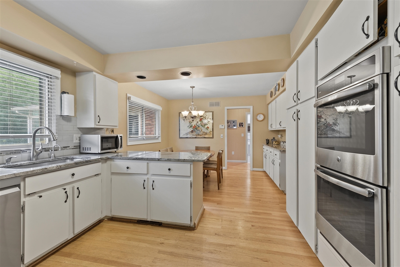 28550 Tavistock Trail Property Photo 4