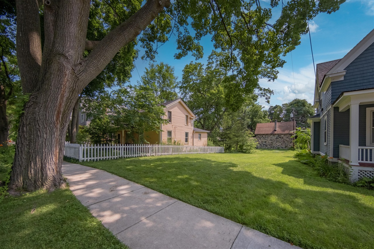517 2nd Street Property Photo 1