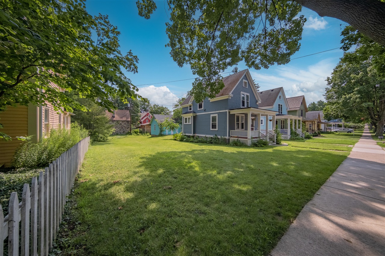517 2nd Street Property Photo 2