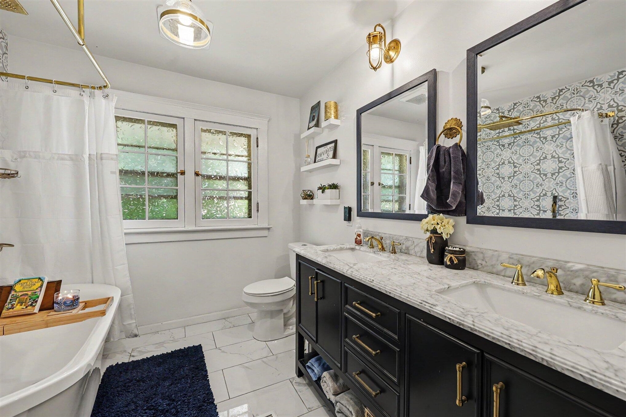 1115 W Michigan Avenue Property Photo 16