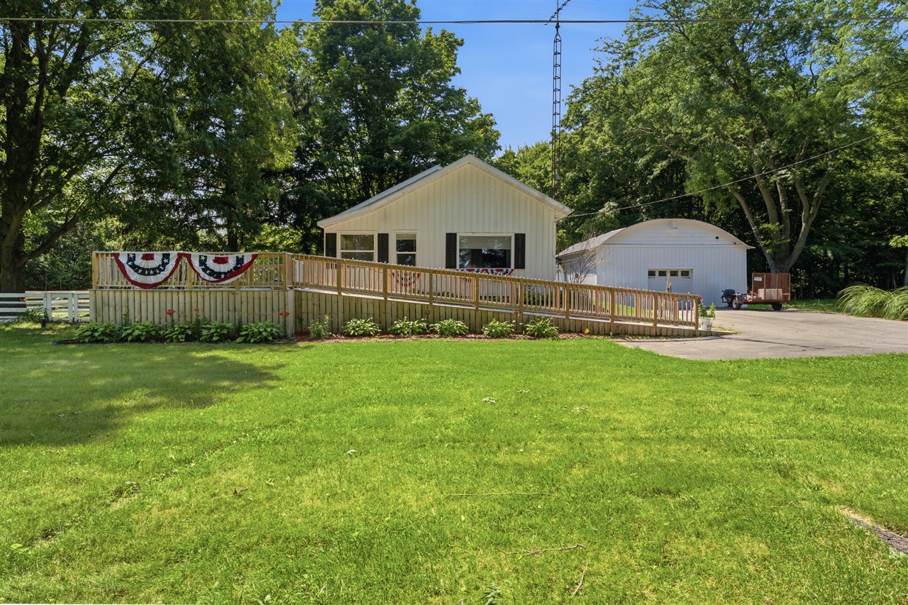 4136 Pier Road Property Photo 1