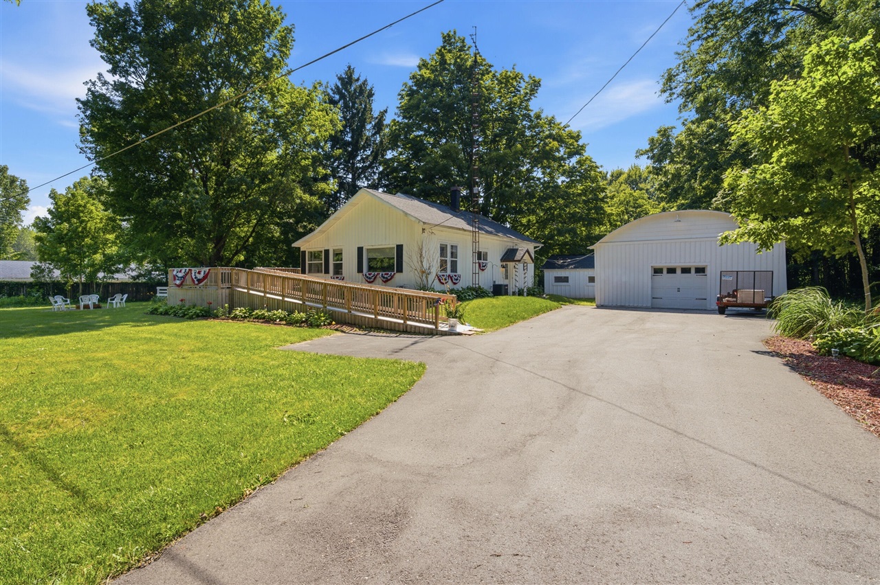 4136 Pier Road Property Photo 2