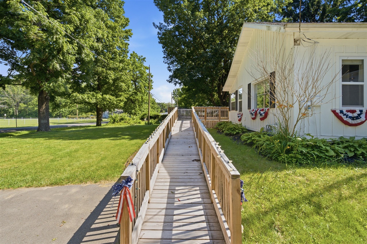 4136 Pier Road Property Photo 7