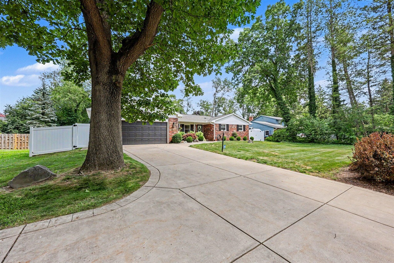 4815 Firethorne Drive Property Photo 3