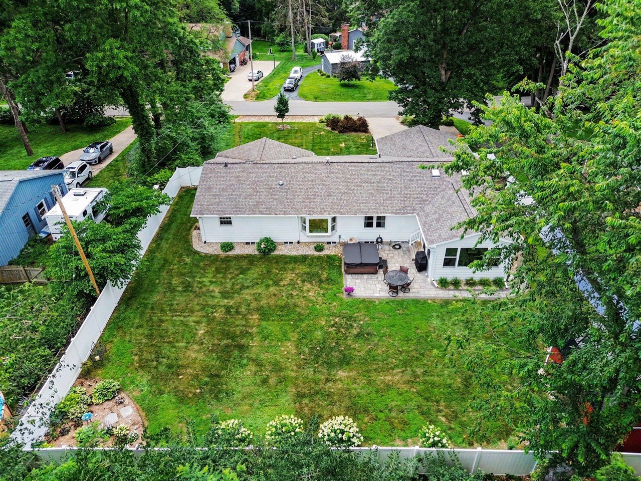 4815 Firethorne Drive Property Photo 6