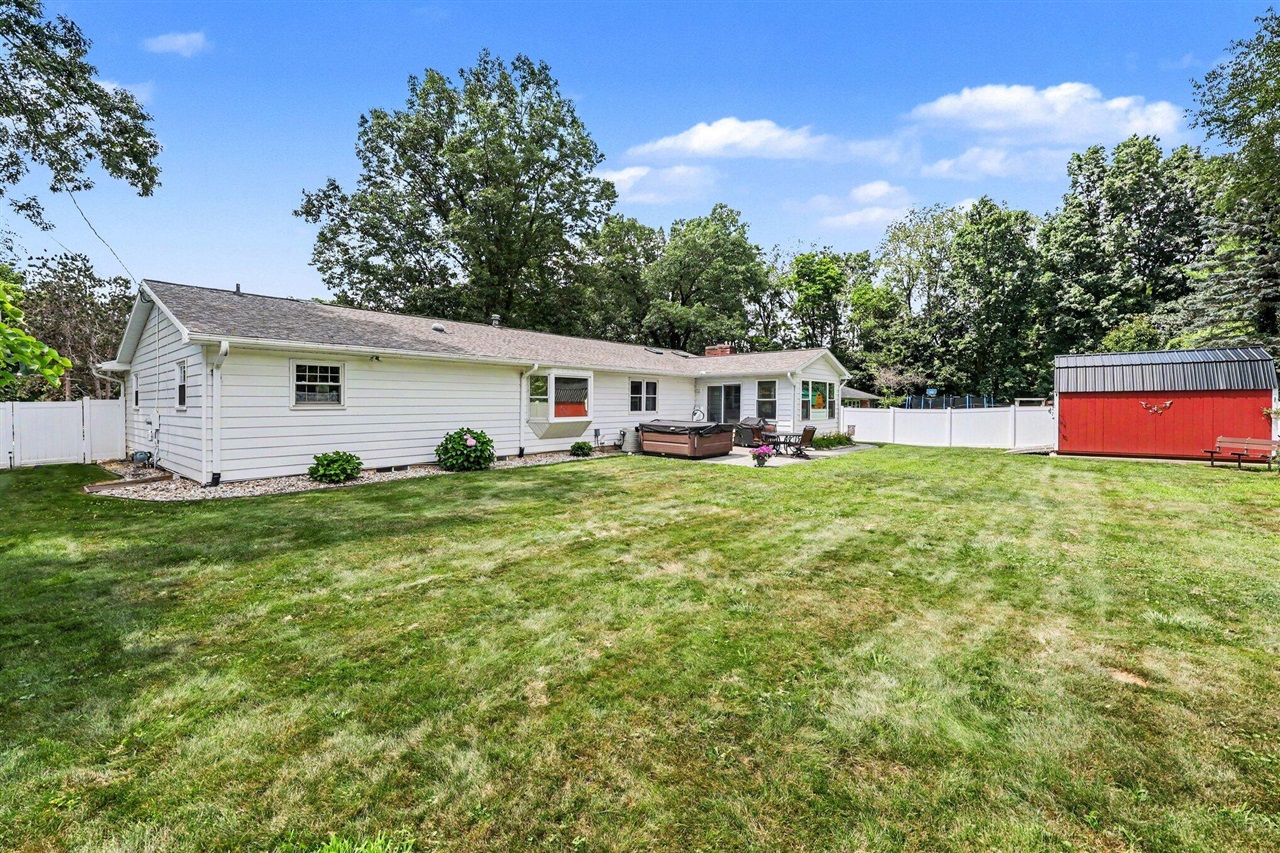 4815 Firethorne Drive Property Photo 9
