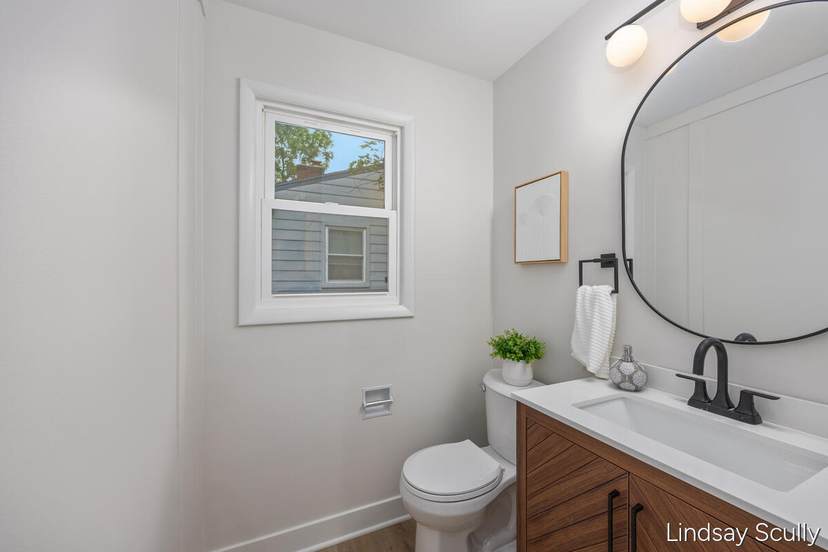 1955 Millbank Street Property Photo 22