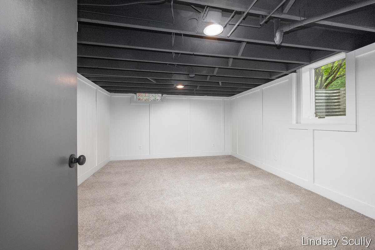1955 Millbank Street Property Photo 32