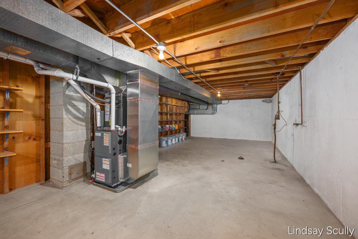 1955 Millbank Street Property Photo 35
