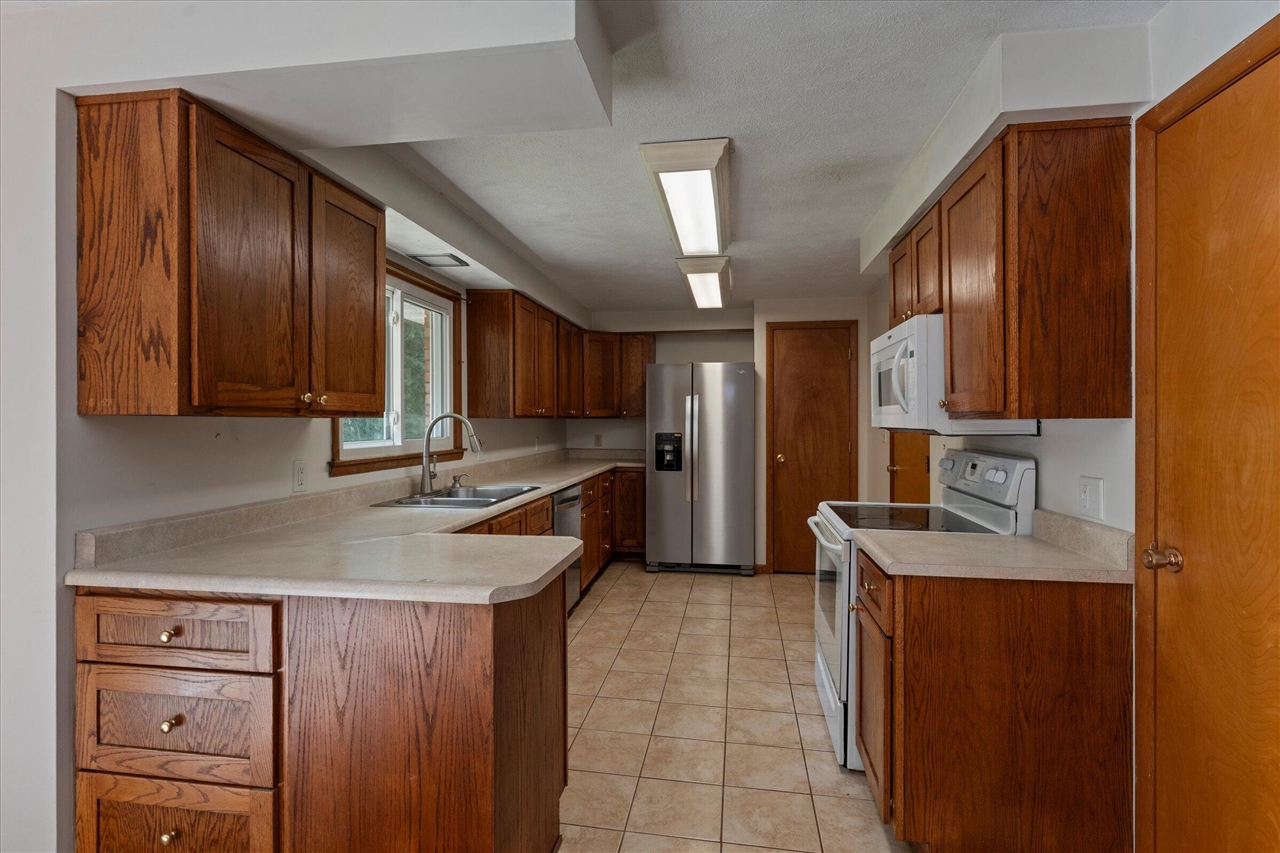 8696 Maplewood Drive Property Photo 4