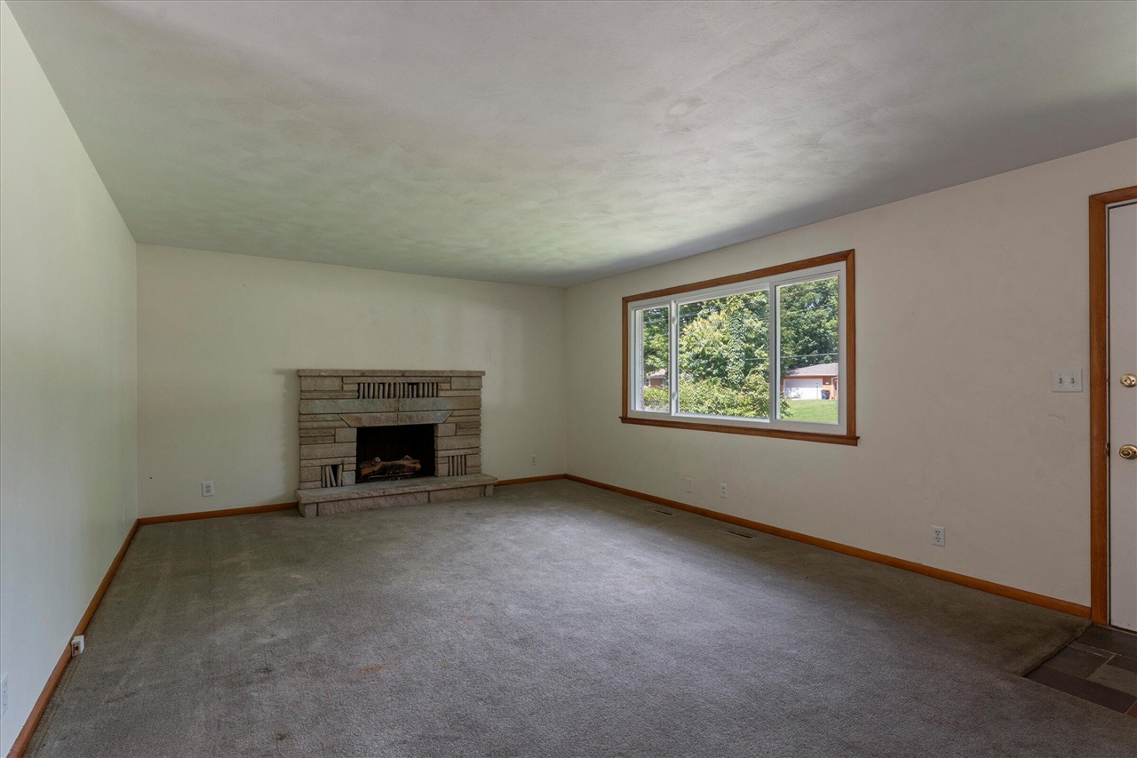 8696 Maplewood Drive Property Photo 10