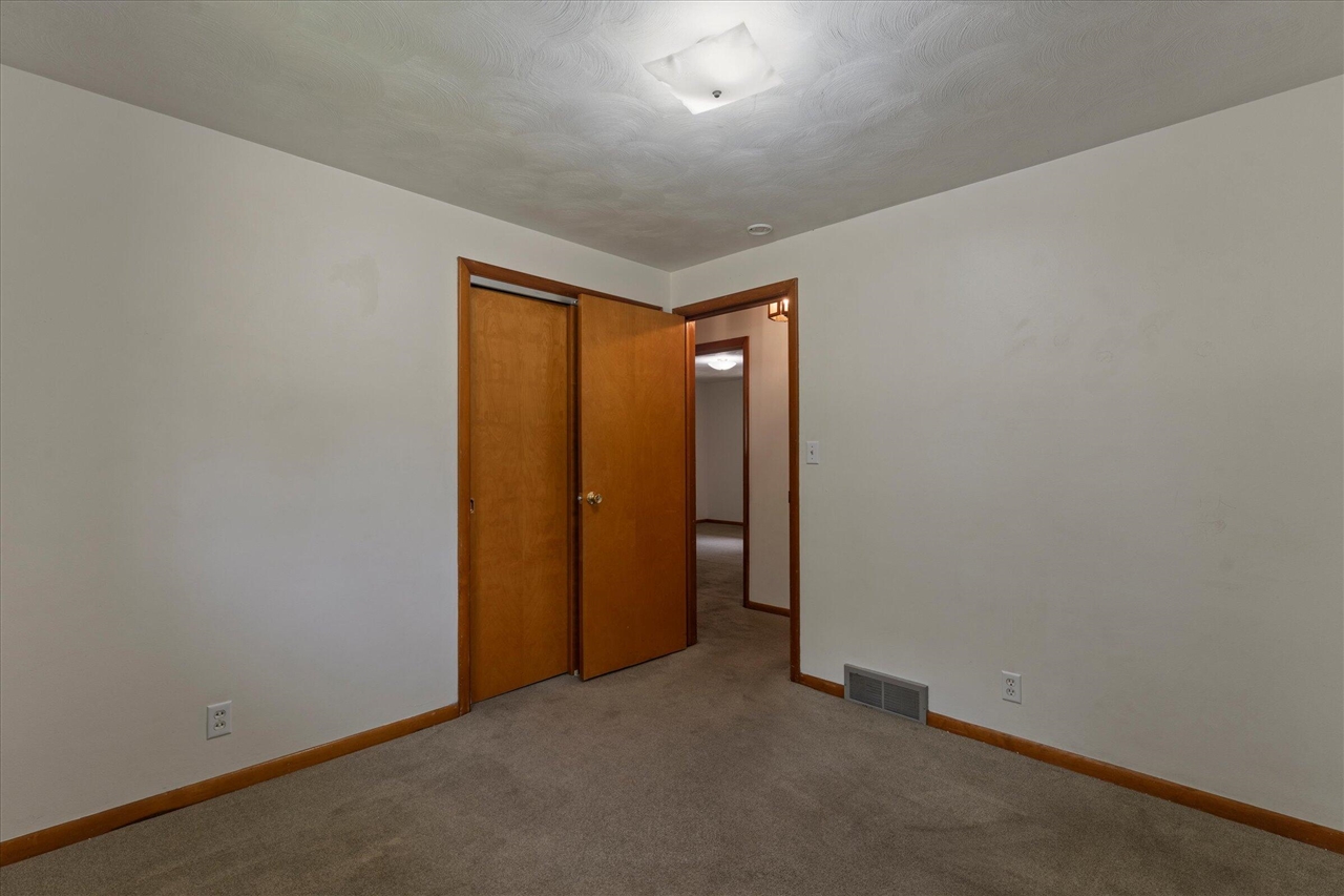 8696 Maplewood Drive Property Photo 16